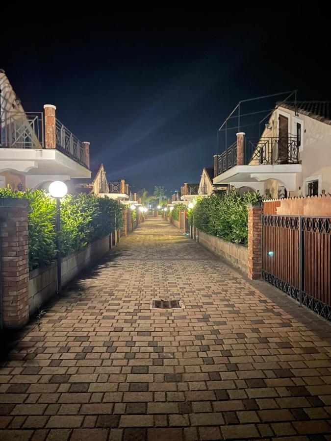 Вілла Mansarda Camelie Via Dei Normanni, 45 Кампофеліче-ді-Роччелла Екстер'єр фото