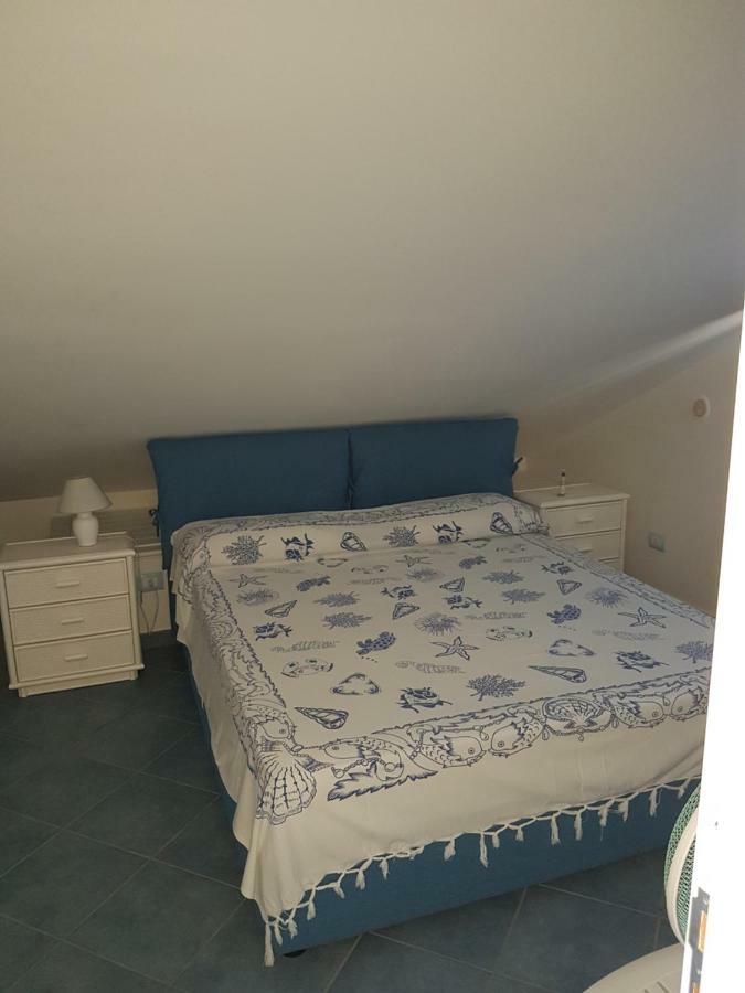 Вілла Mansarda Camelie Via Dei Normanni, 45 Кампофеліче-ді-Роччелла Екстер'єр фото