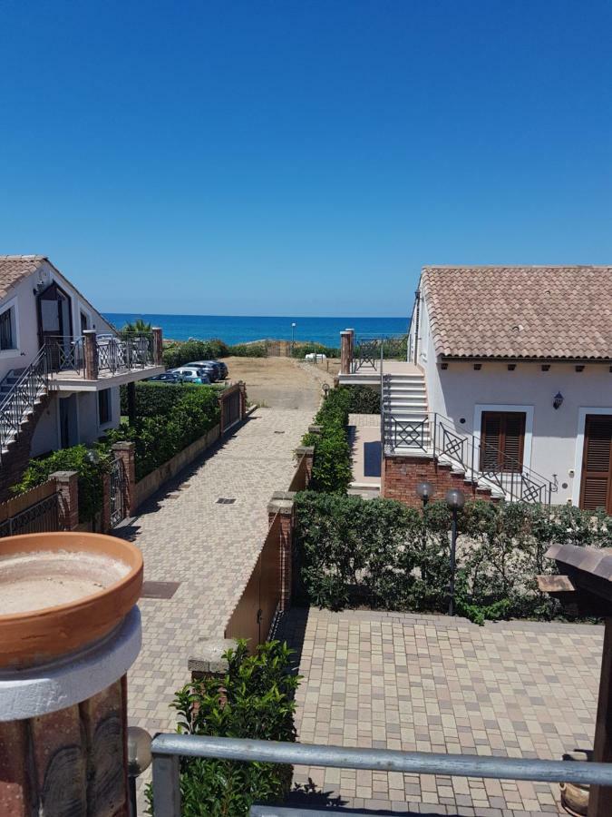 Вілла Mansarda Camelie Via Dei Normanni, 45 Кампофеліче-ді-Роччелла Екстер'єр фото