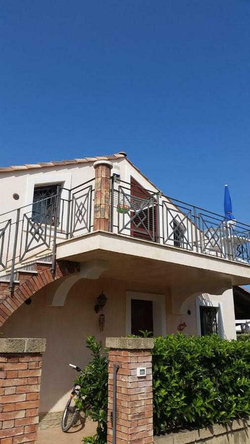 Вілла Mansarda Camelie Via Dei Normanni, 45 Кампофеліче-ді-Роччелла Екстер'єр фото